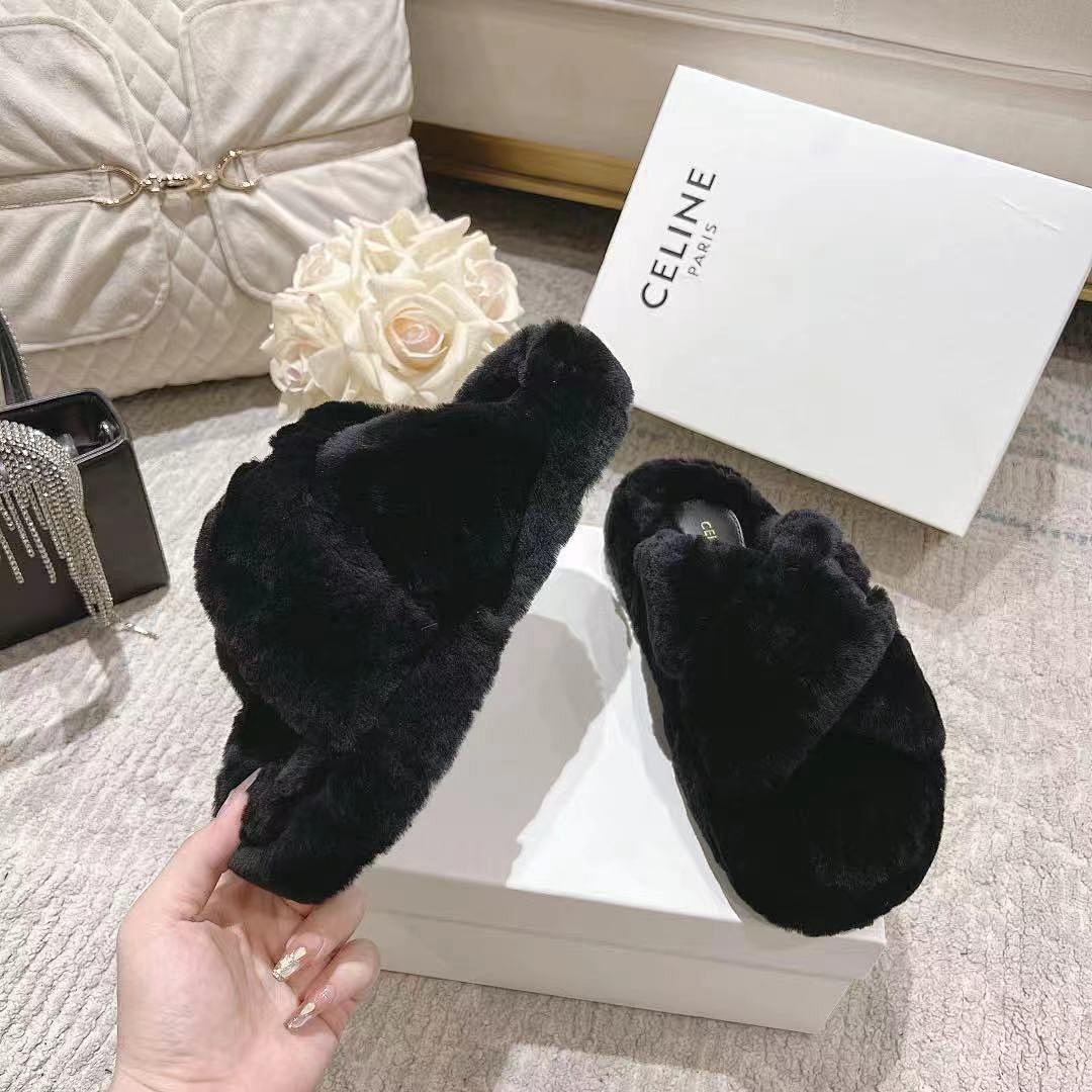 Celine Triomphe Fur Slide · 4989 — תמונה 19