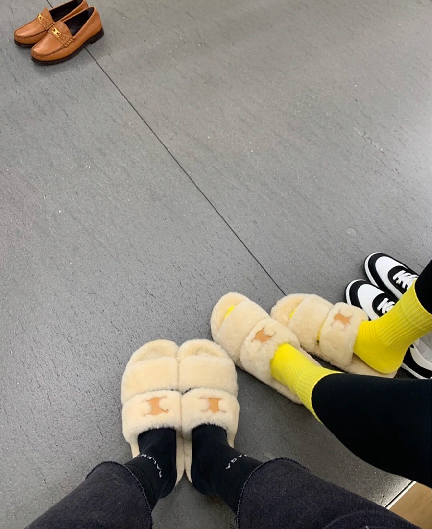 Celine Triomphe Fur Slide · 4989 — תמונה 4