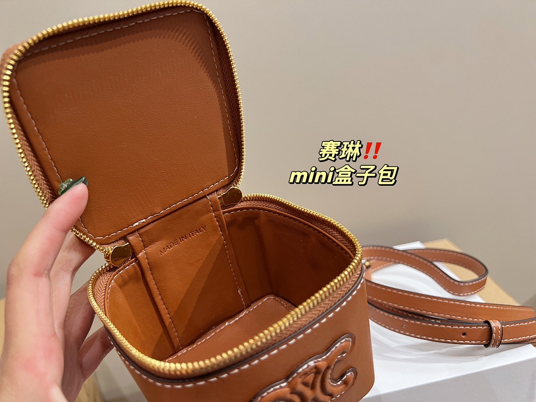 Celine Triomphe Mini Vanity Case · 4799 — תמונה 2