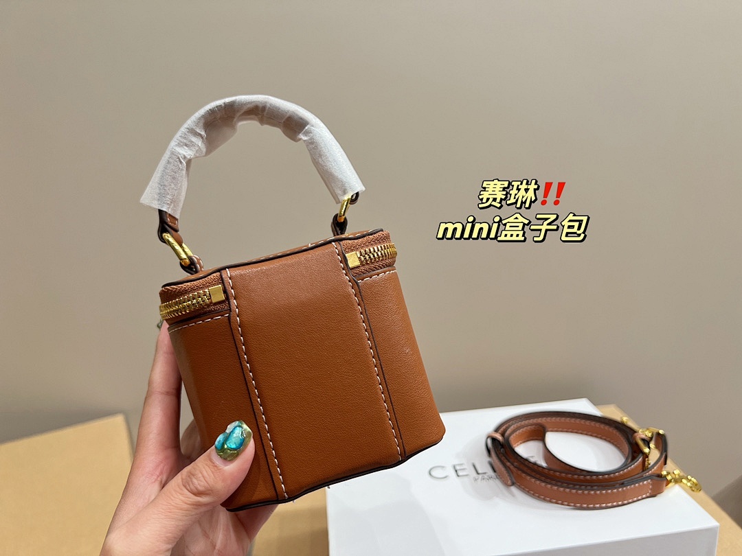 Celine Triomphe Mini Vanity Case · 4799 — תמונה 7