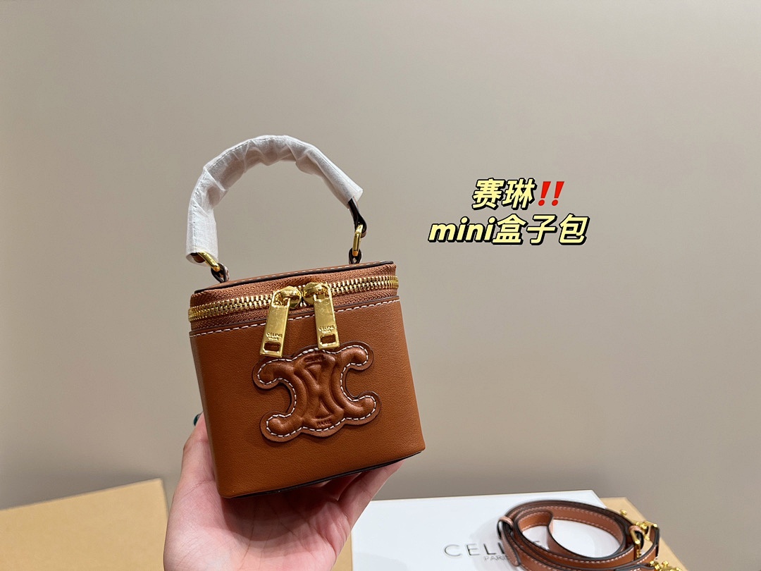 Celine Triomphe Mini Vanity Case · 4799 — תמונה 8