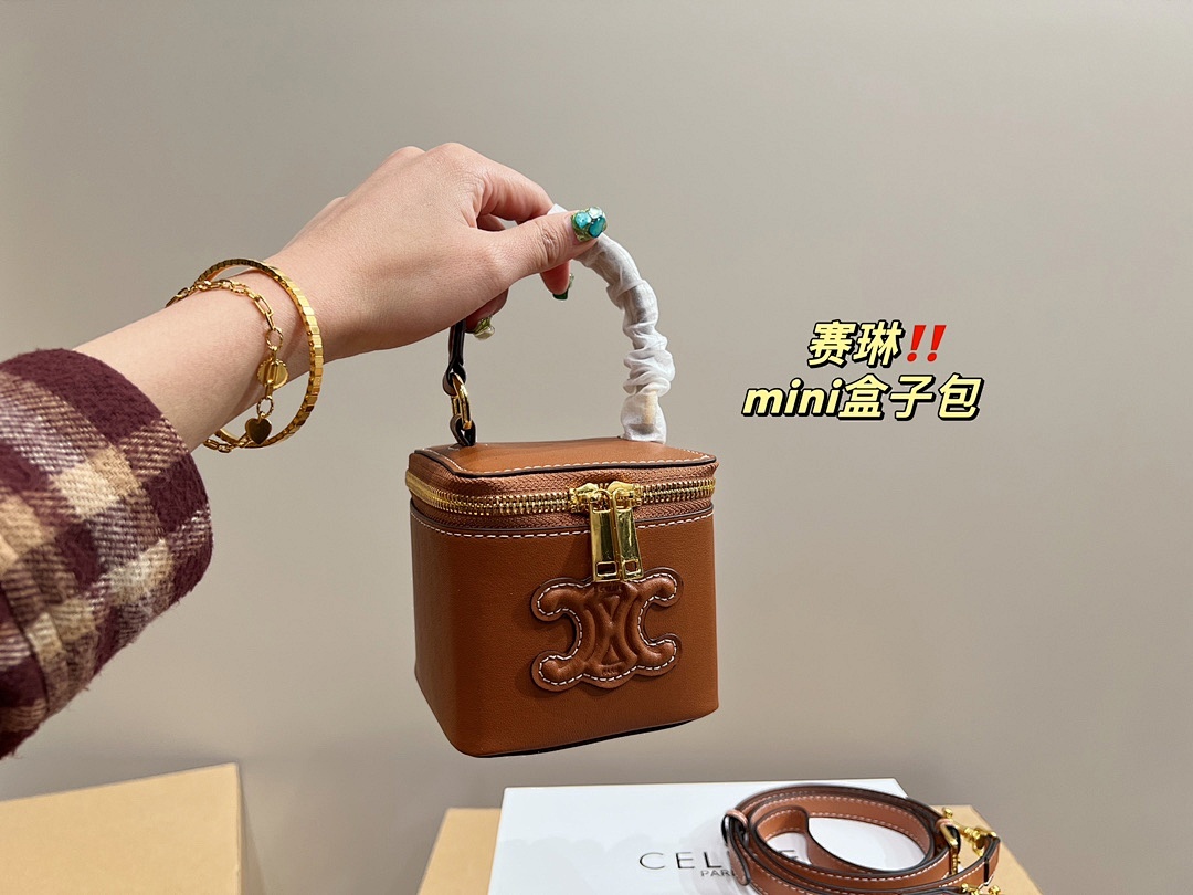 Celine Triomphe Mini Vanity Case · 4799 — תמונה 6