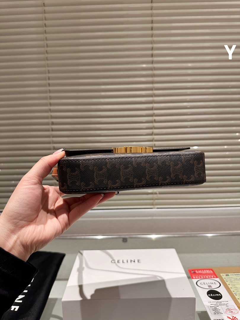 Celine Triomphe · 4972 — תמונה 4