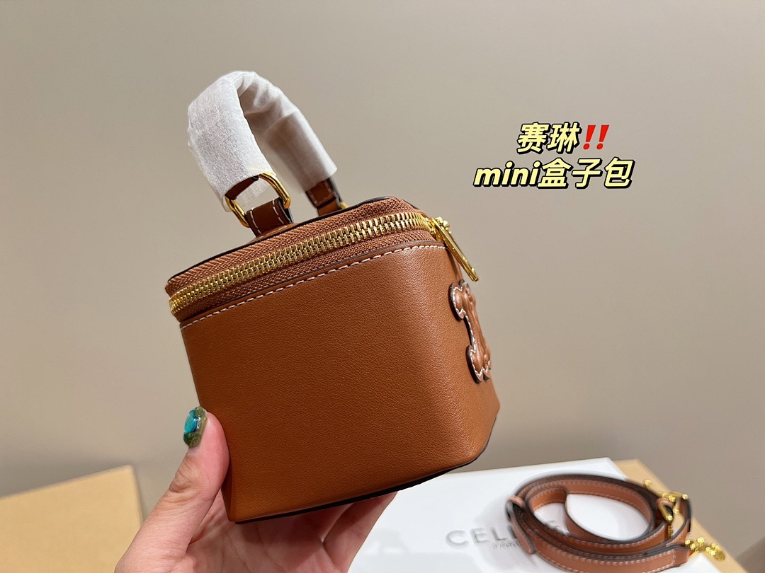Celine Triomphe Mini Vanity Case · 4799 — תמונה 5