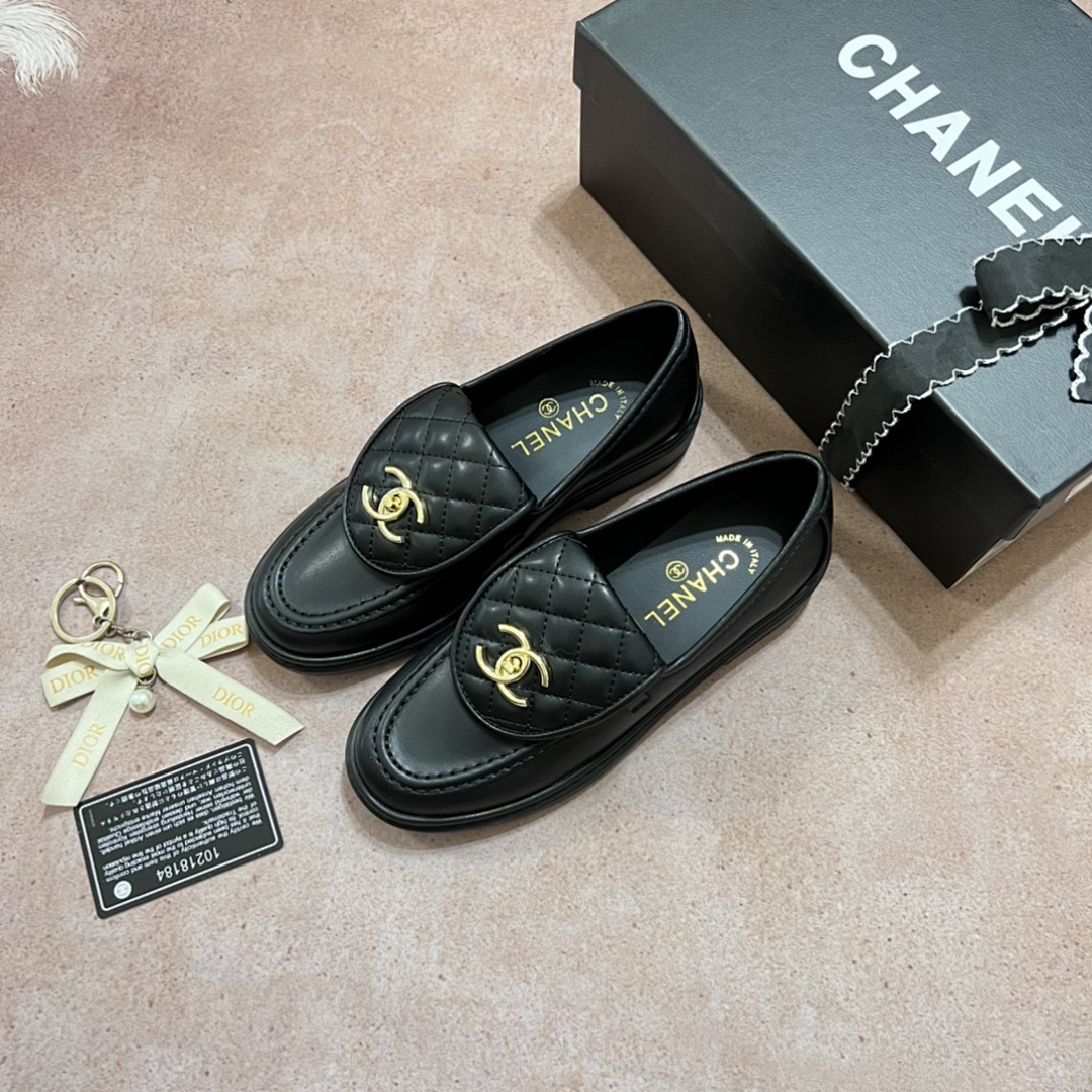Chanel Quilted CC Turnlock Loafers · 4757 — תמונה 10