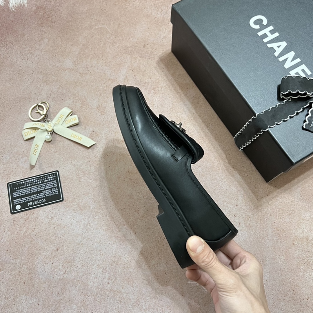 Chanel Quilted CC Turnlock Loafers · 4757 — תמונה 32