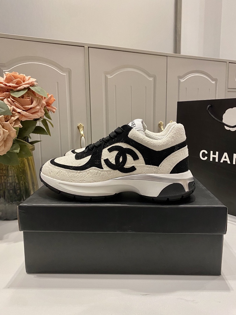Chanel CC Logo Sneaker · 5210 — תמונה 19