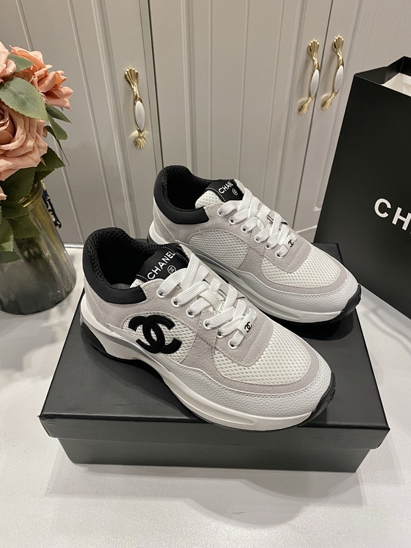 Chanel CC Logo Sneaker · 5210 — תמונה 15