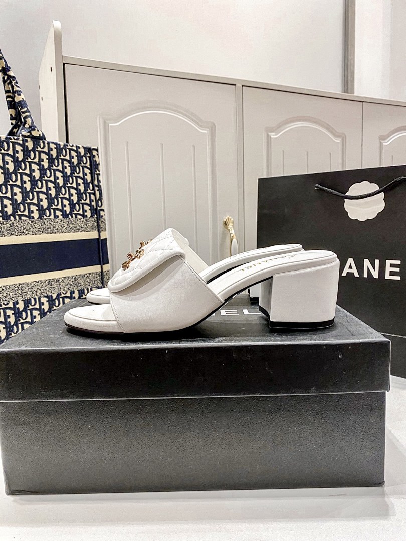 Chanel Interlocking CC Logo Slides · 5292 — תמונה 14