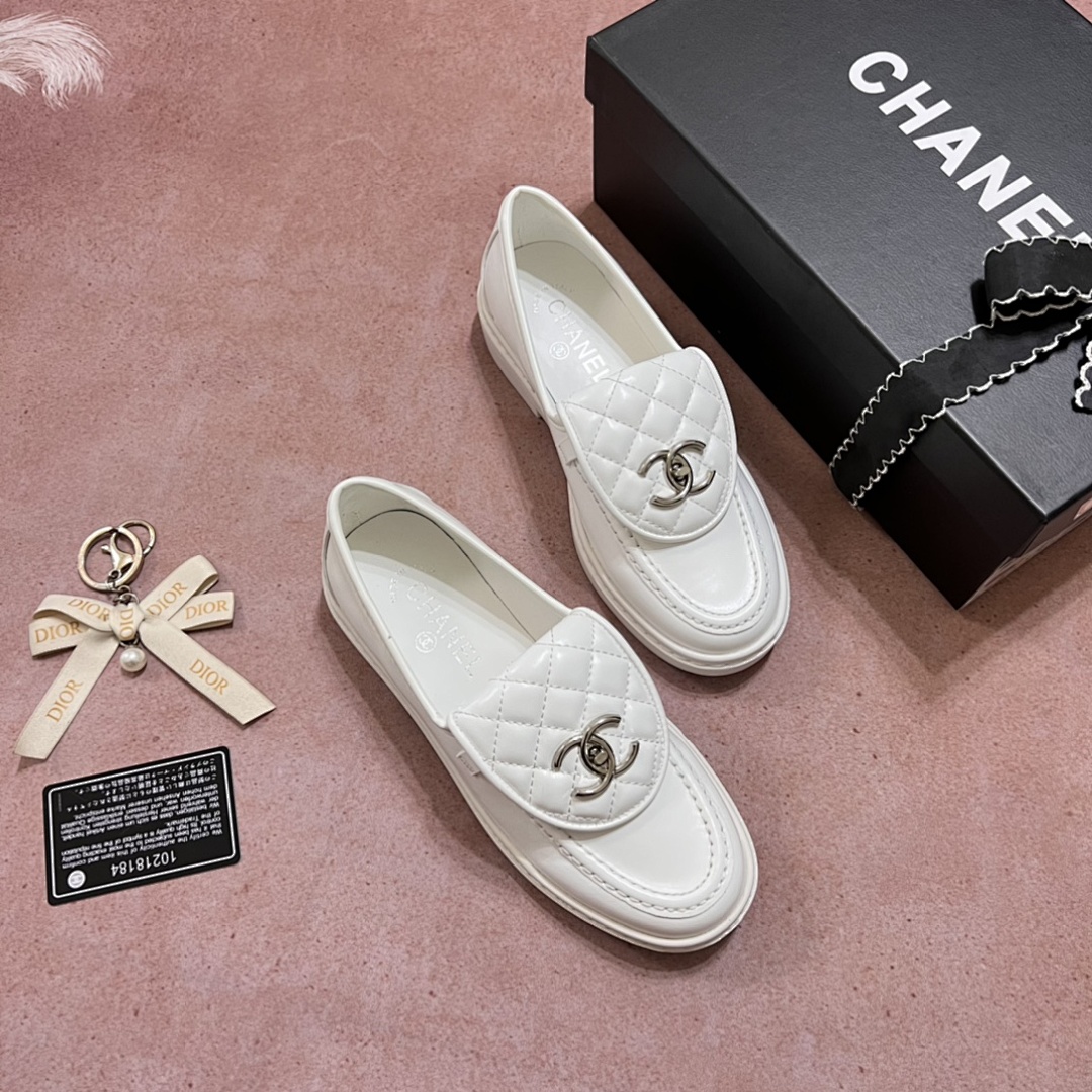 Chanel Quilted CC Turnlock Loafers · 4757 — תמונה 25
