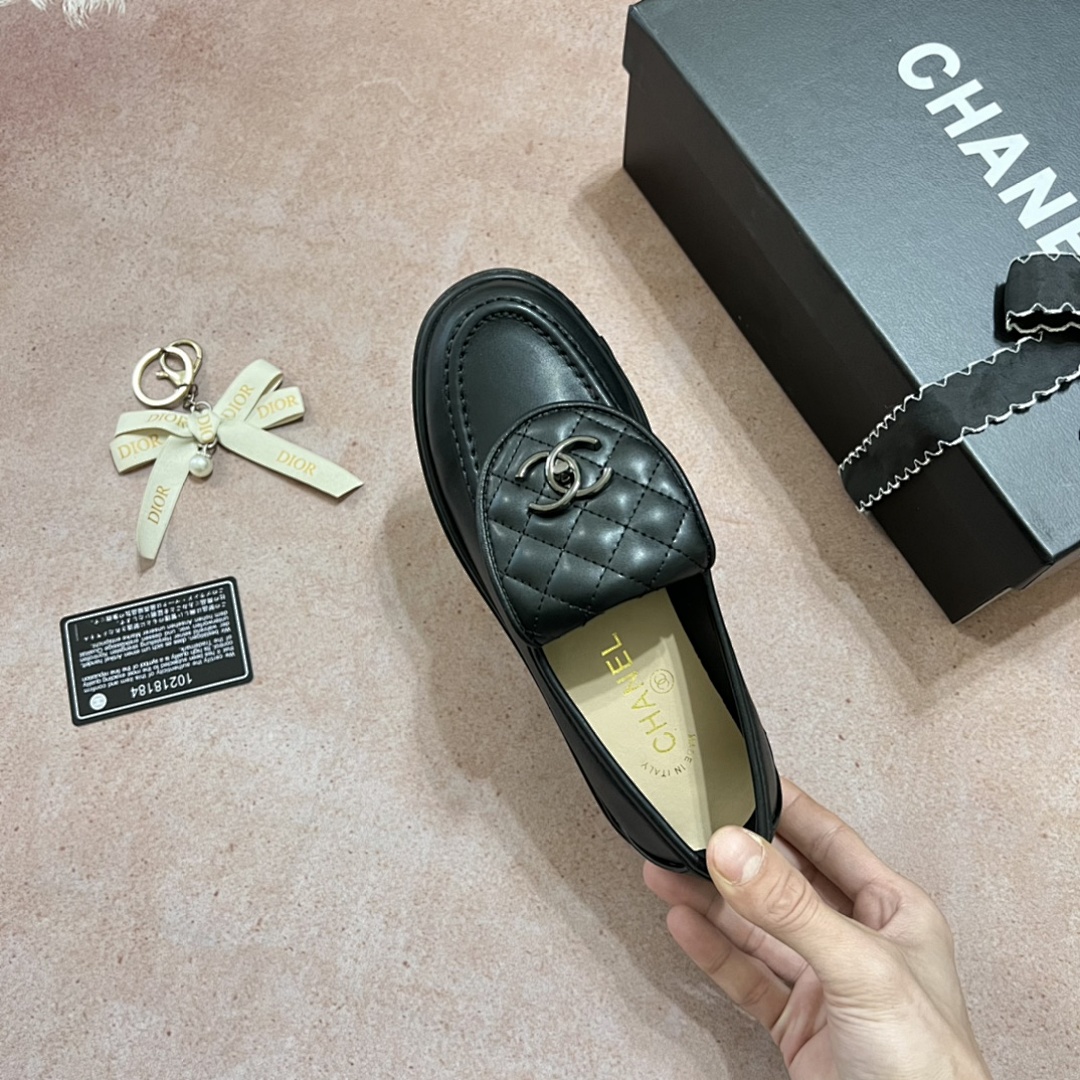 Chanel Quilted CC Turnlock Loafers · 4757 — תמונה 33