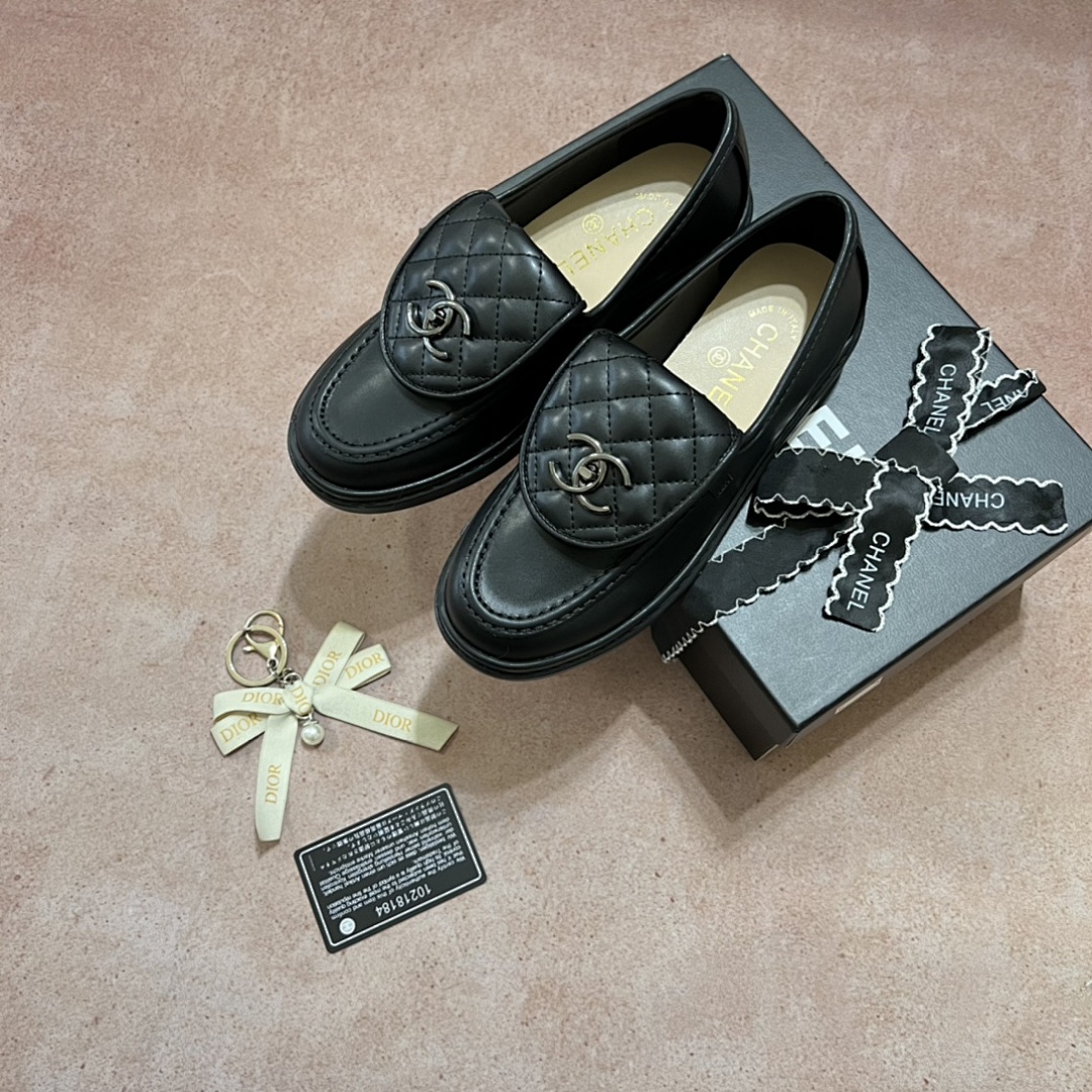 Chanel Quilted CC Turnlock Loafers · 4757 — תמונה 30