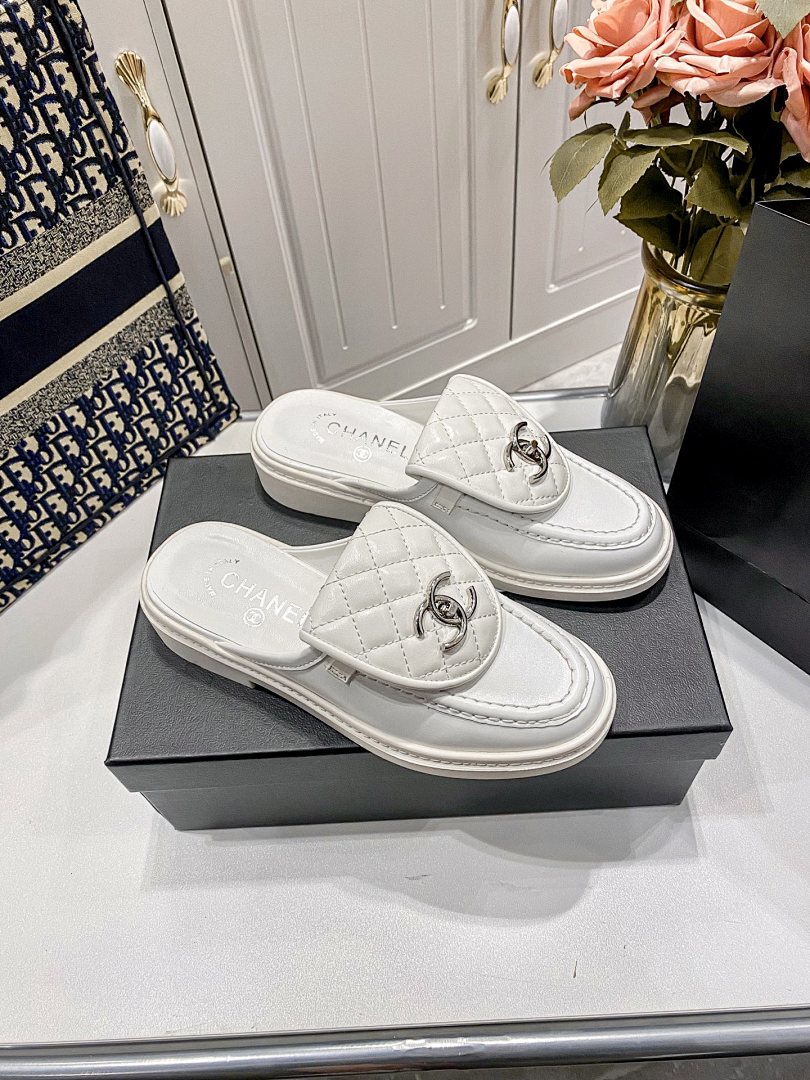 Chanel Lambskin Quilted CC Turnlock Mules · 5287 — תמונה 5