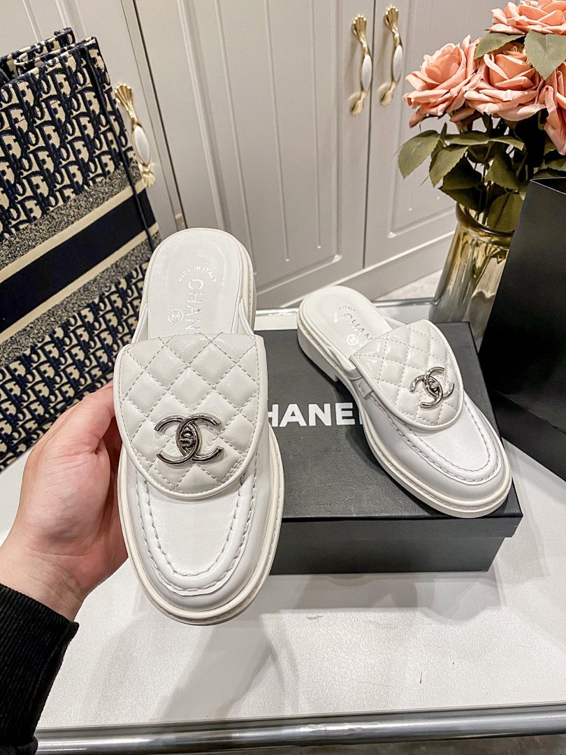 Chanel Lambskin Quilted CC Turnlock Mules · 5287 — תמונה 3