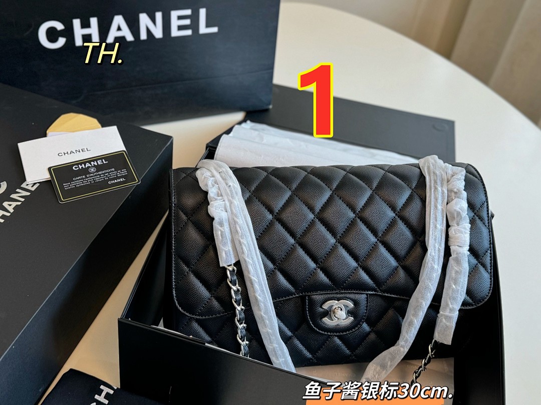 Chanel Classic Caviar Jumbo Double Flap · 5667