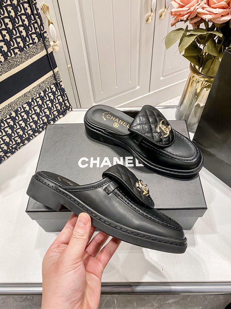 Chanel Lambskin Quilted CC Turnlock Mules · 5287 — תמונה 9