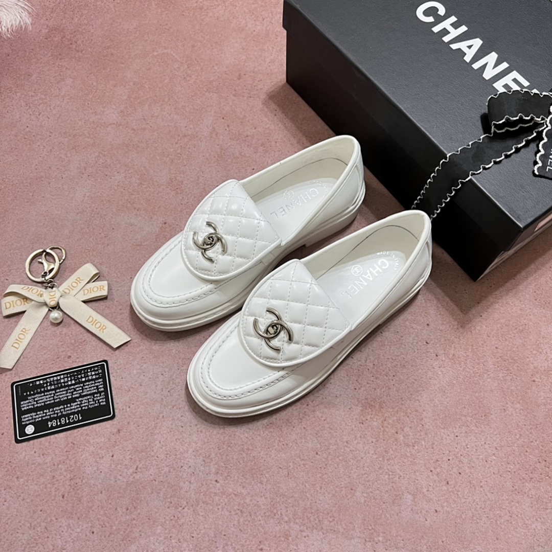 Chanel Quilted CC Turnlock Loafers · 4757 — תמונה 28