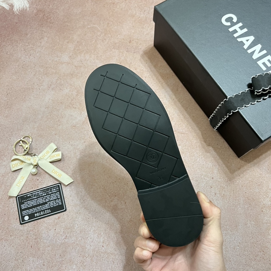 Chanel Quilted CC Turnlock Loafers · 4757 — תמונה 9