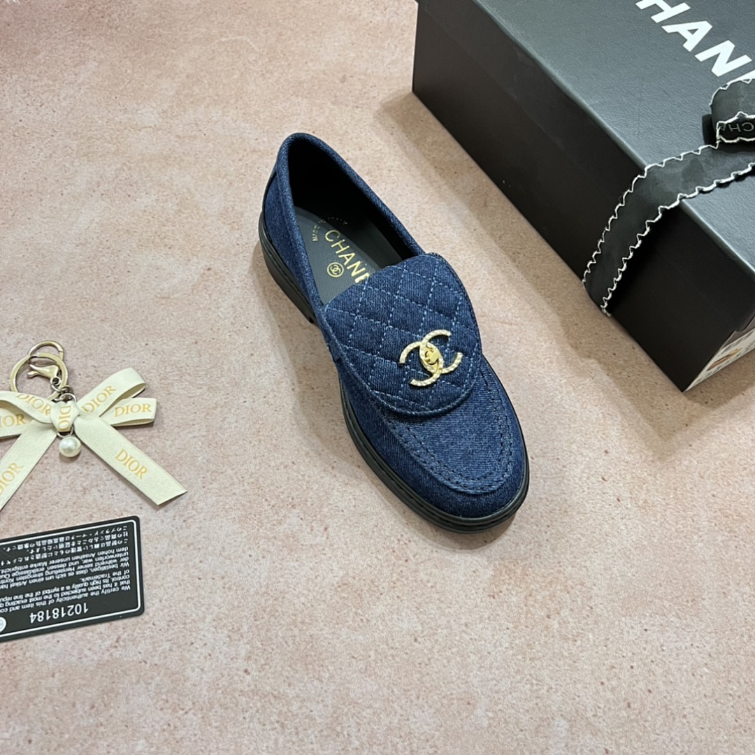 Chanel Quilted CC Turnlock Loafers · 4757 — תמונה 20
