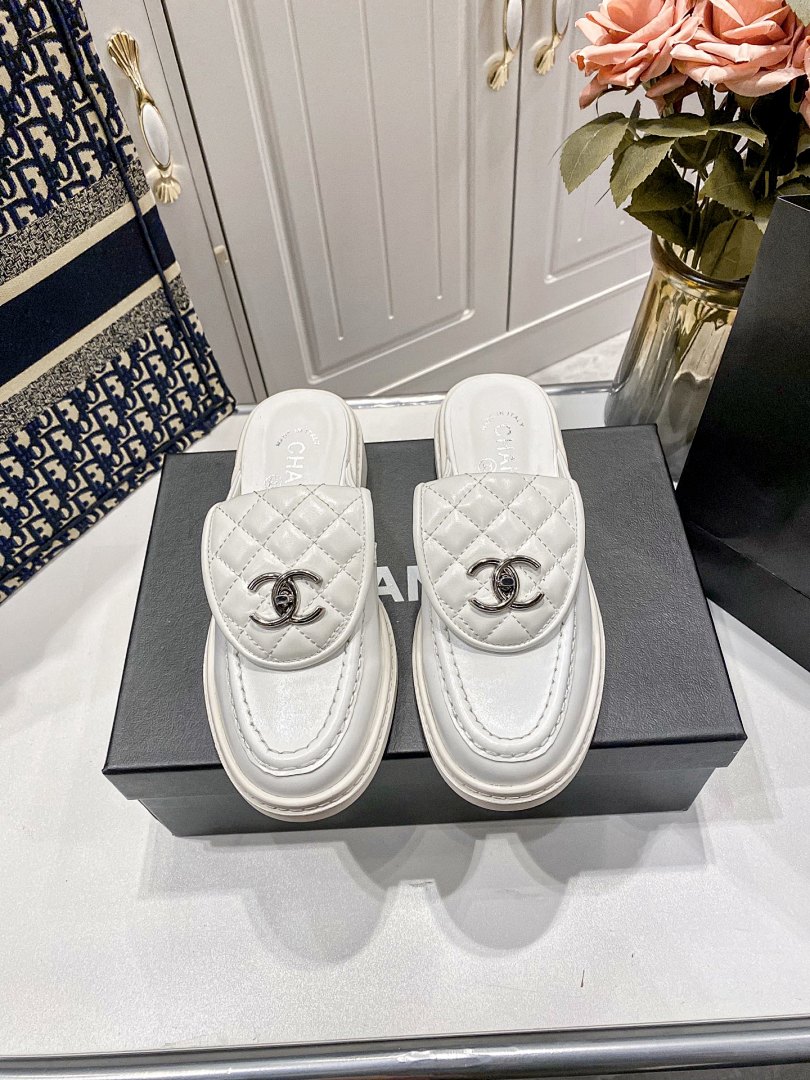 Chanel Lambskin Quilted CC Turnlock Mules · 5287 — תמונה 8