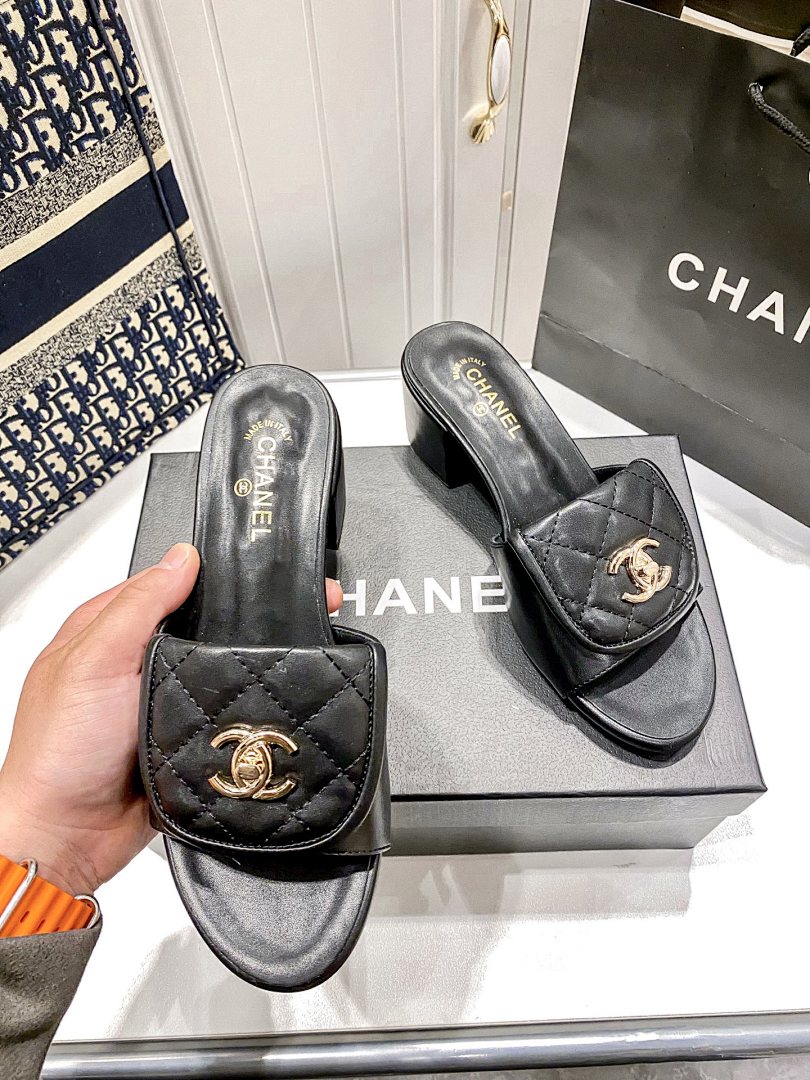 Chanel Interlocking CC Logo Slides · 5292 — תמונה 7