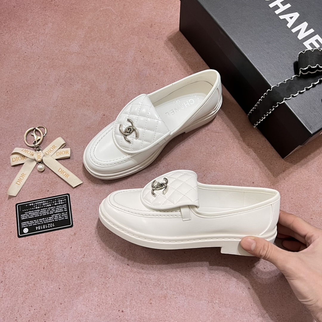 Chanel Quilted CC Turnlock Loafers · 4757 — תמונה 27