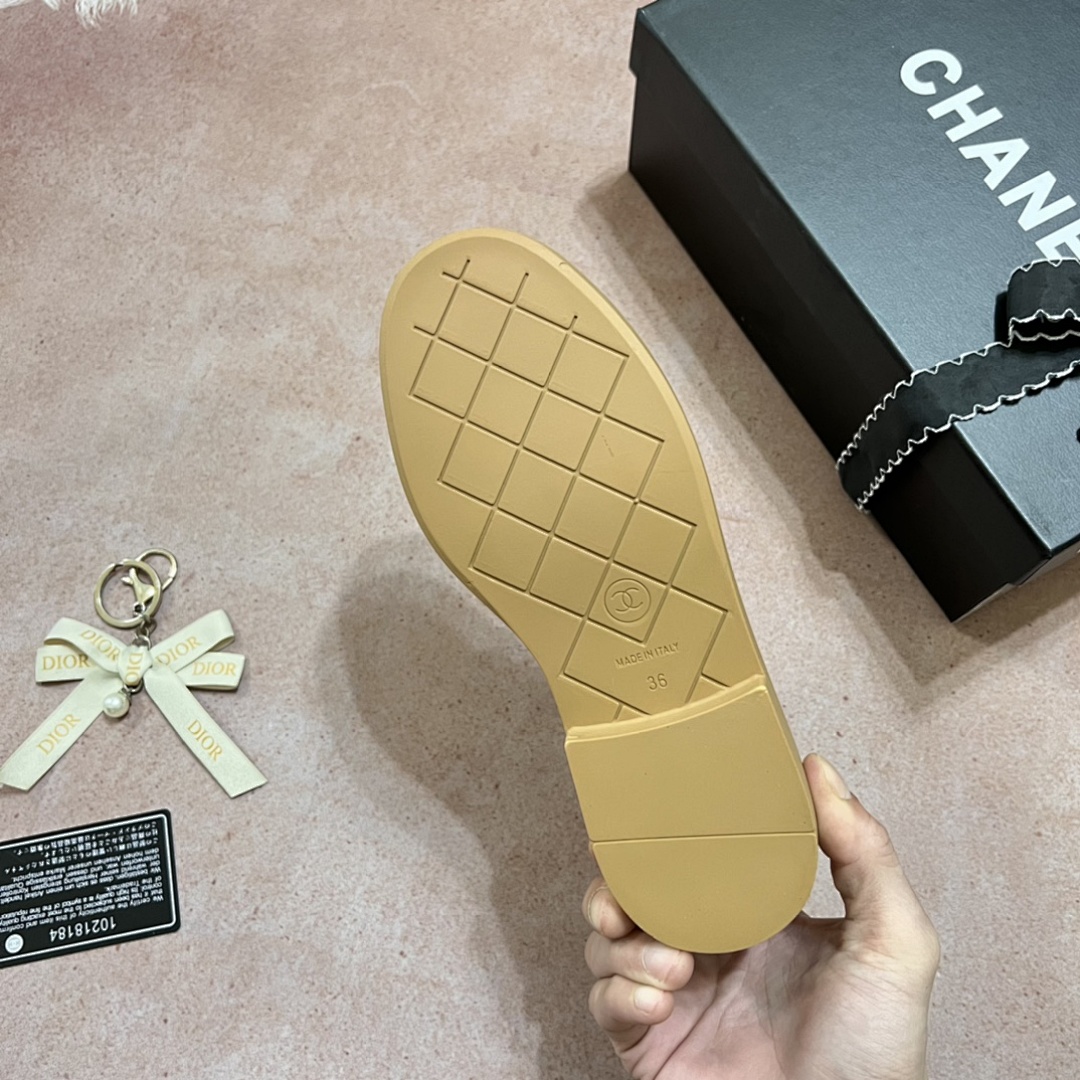 Chanel Quilted CC Turnlock Loafers · 4757 — תמונה 15