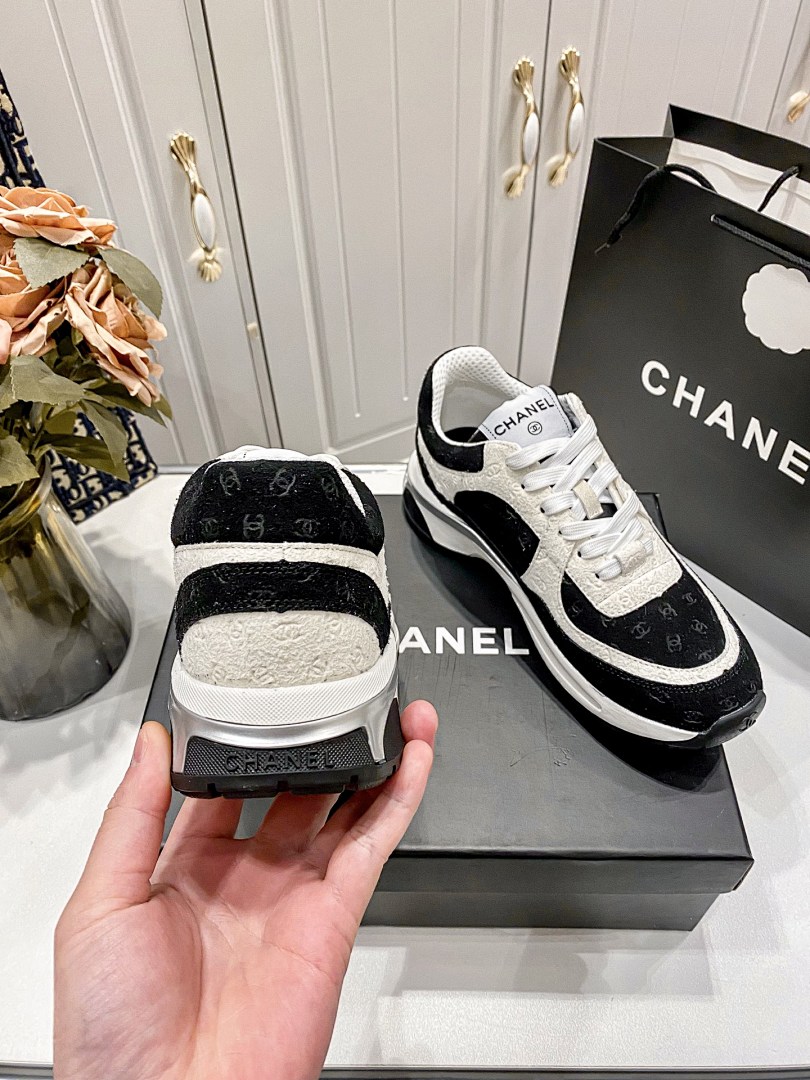 Chanel CC Logo Sneaker · 5210 — תמונה 11