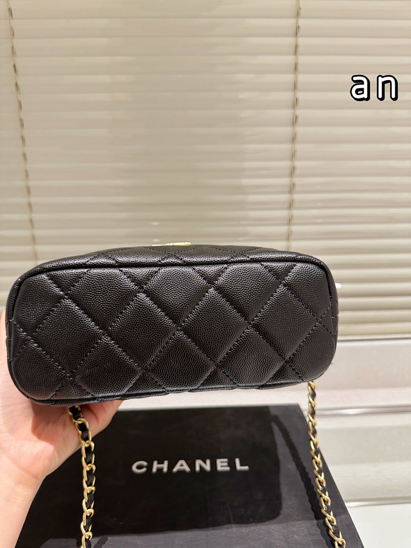 Chanel Caviar Quilted Hobo Clutch With · 5545 — תמונה 4
