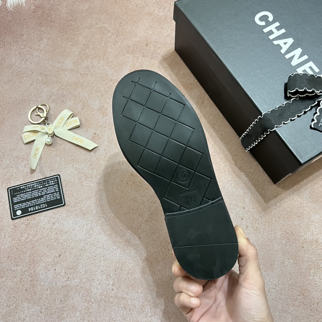 Chanel Quilted CC Turnlock Loafers · 4757 — תמונה 31
