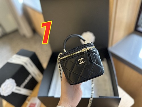 Chanel Vanity Case · 5086