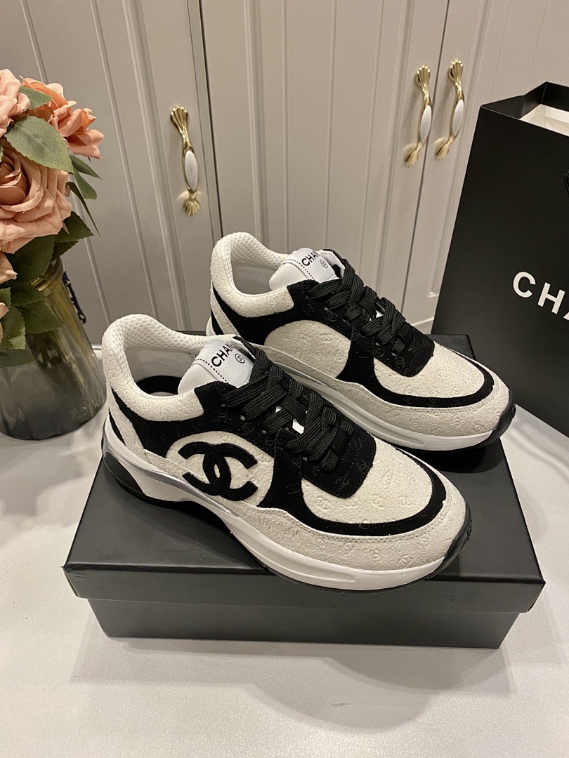Chanel CC Logo Sneaker · 5210 — תמונה 18
