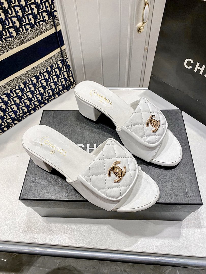 Chanel Interlocking CC Logo Slides · 5292 — תמונה 12