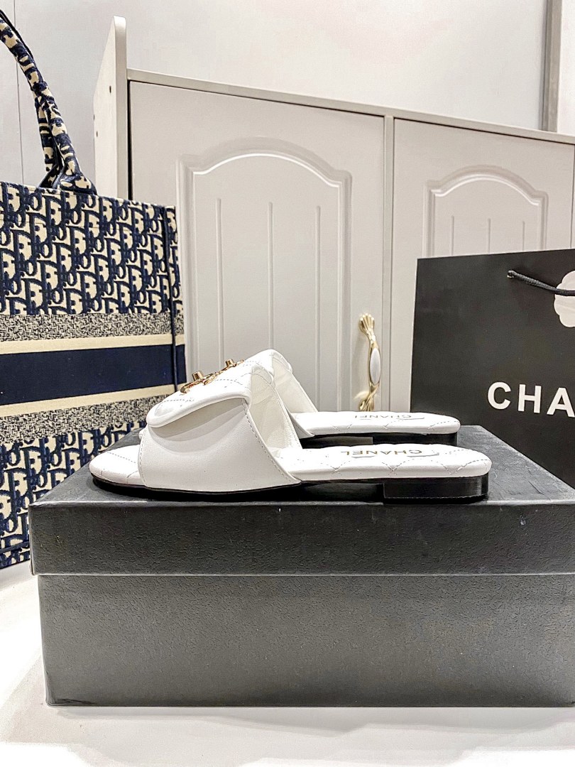 Chanel Turnlock Flat Mules · 5291 — תמונה 4