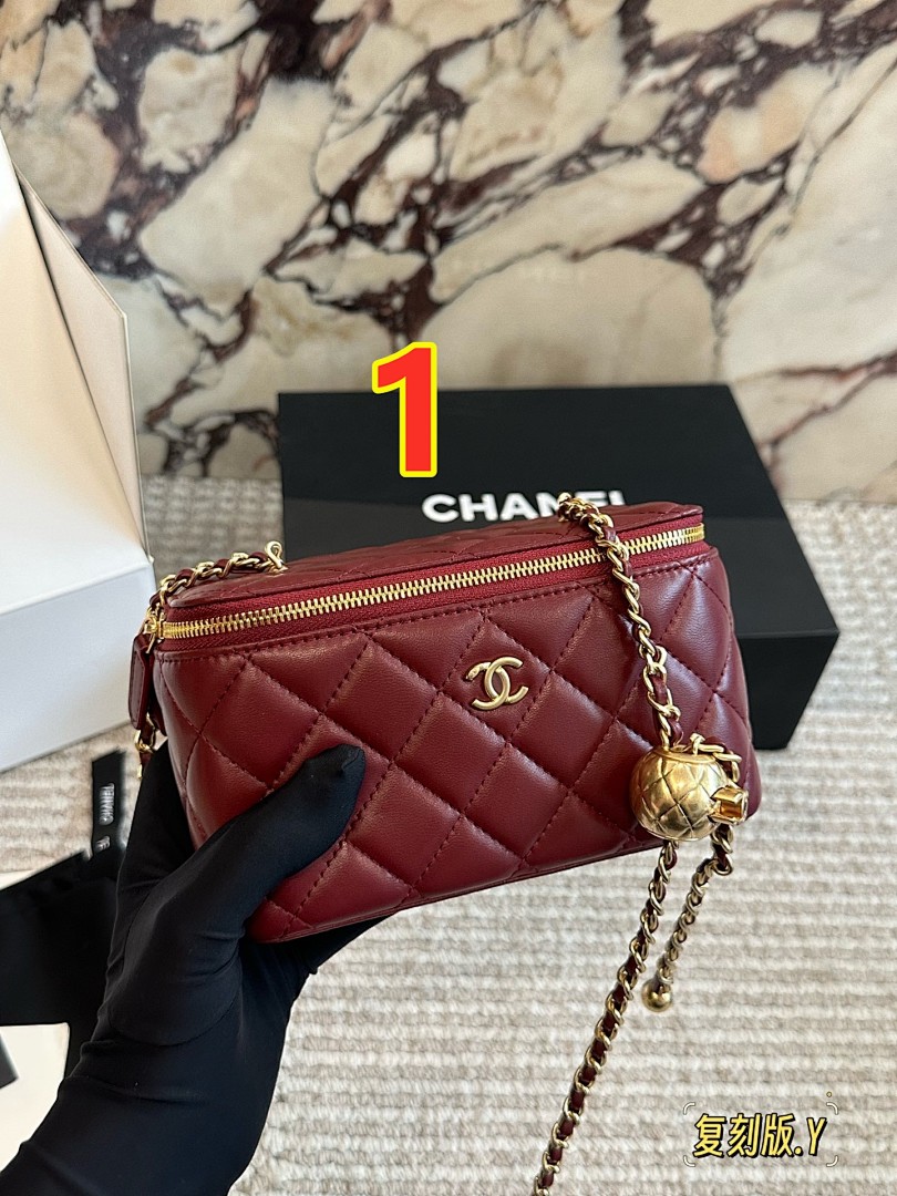Chanel Vanity Case · 6076