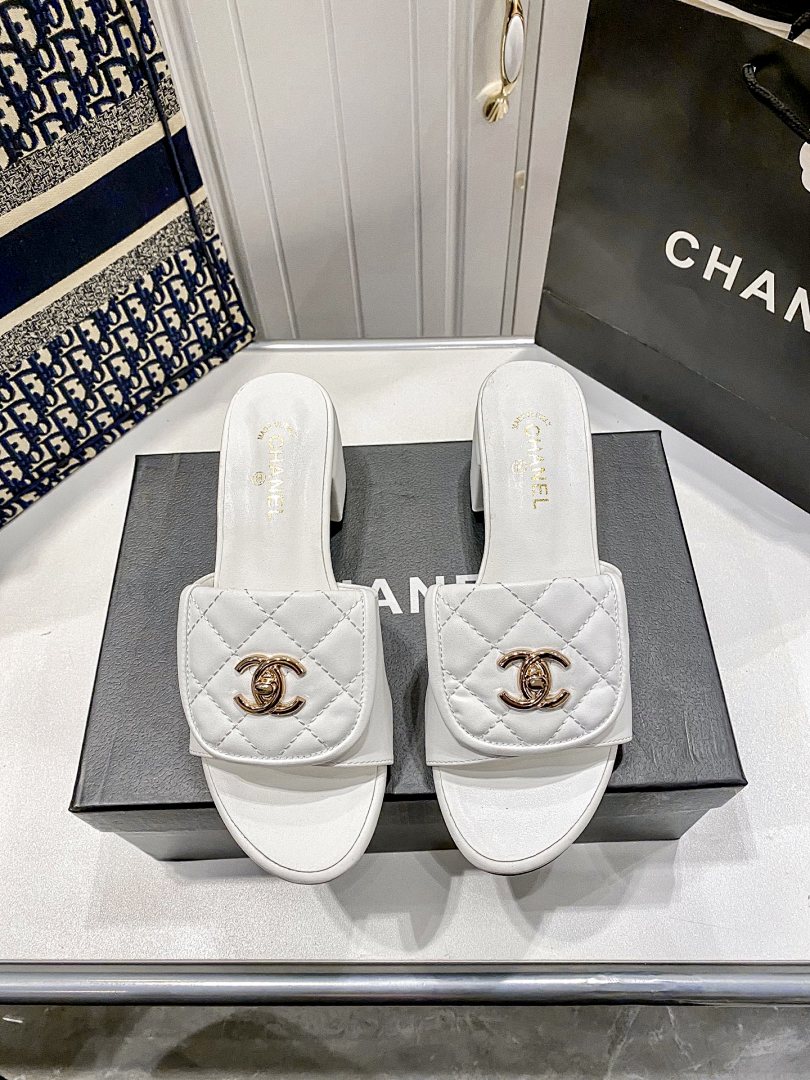Chanel Interlocking CC Logo Slides · 5292 — תמונה 15