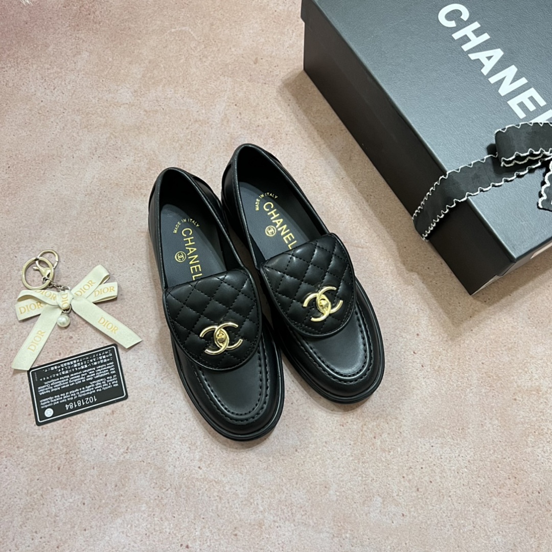 Chanel Quilted CC Turnlock Loafers · 4757 — תמונה 11