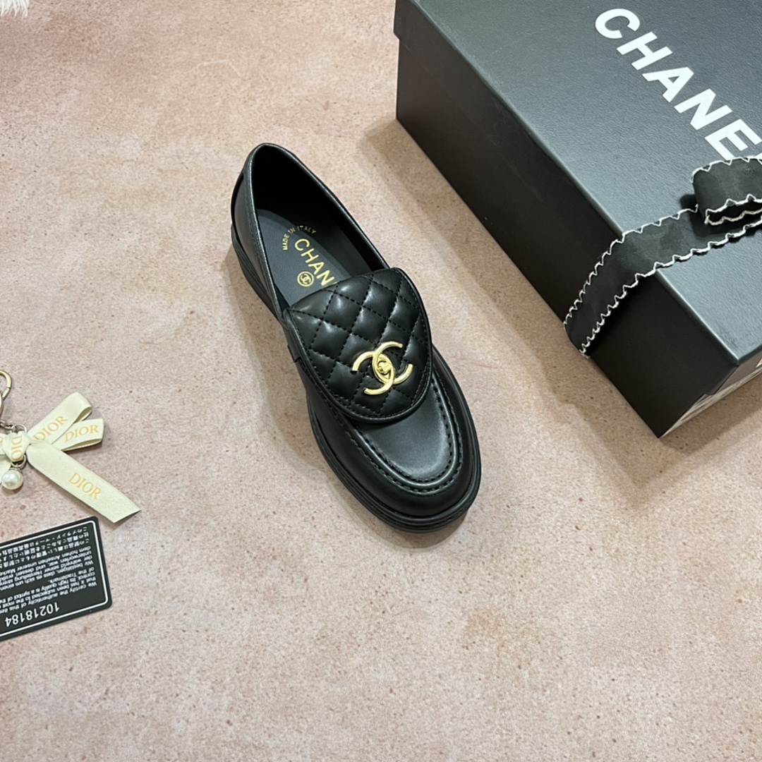 Chanel Quilted CC Turnlock Loafers · 4757 — תמונה 8