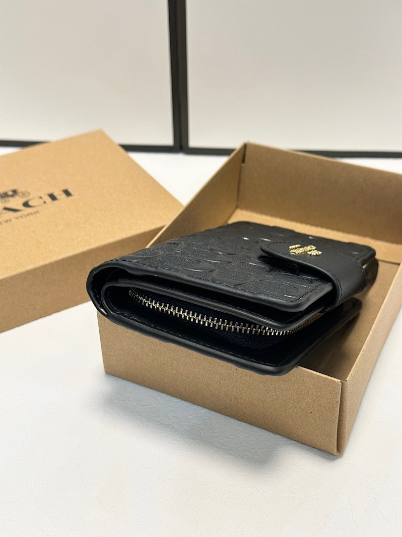 Coach Medium Corner Zip Wallet · 6066 — תמונה 20
