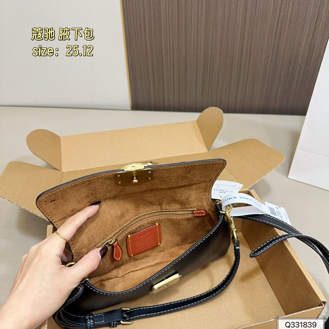 Coach Jet Shoulder Bag In Signature · 5763 — תמונה 11
