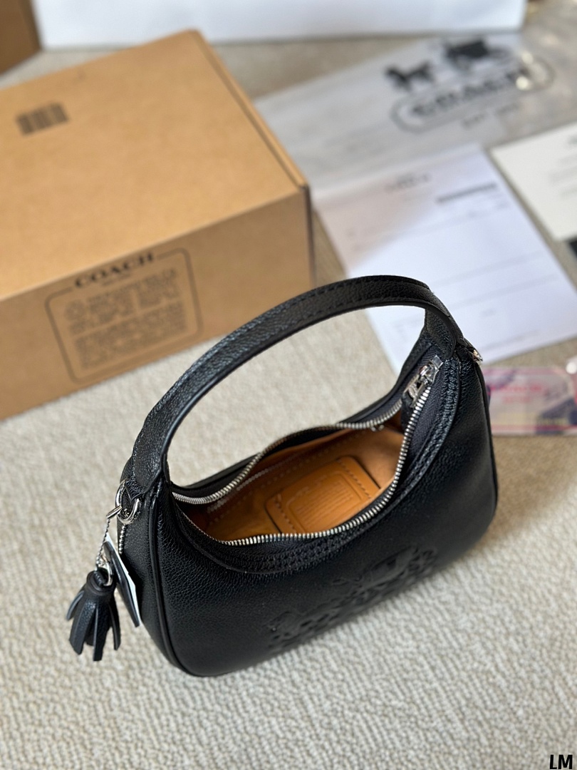 Coach Emily Shoulder Bag · 4704 — תמונה 21