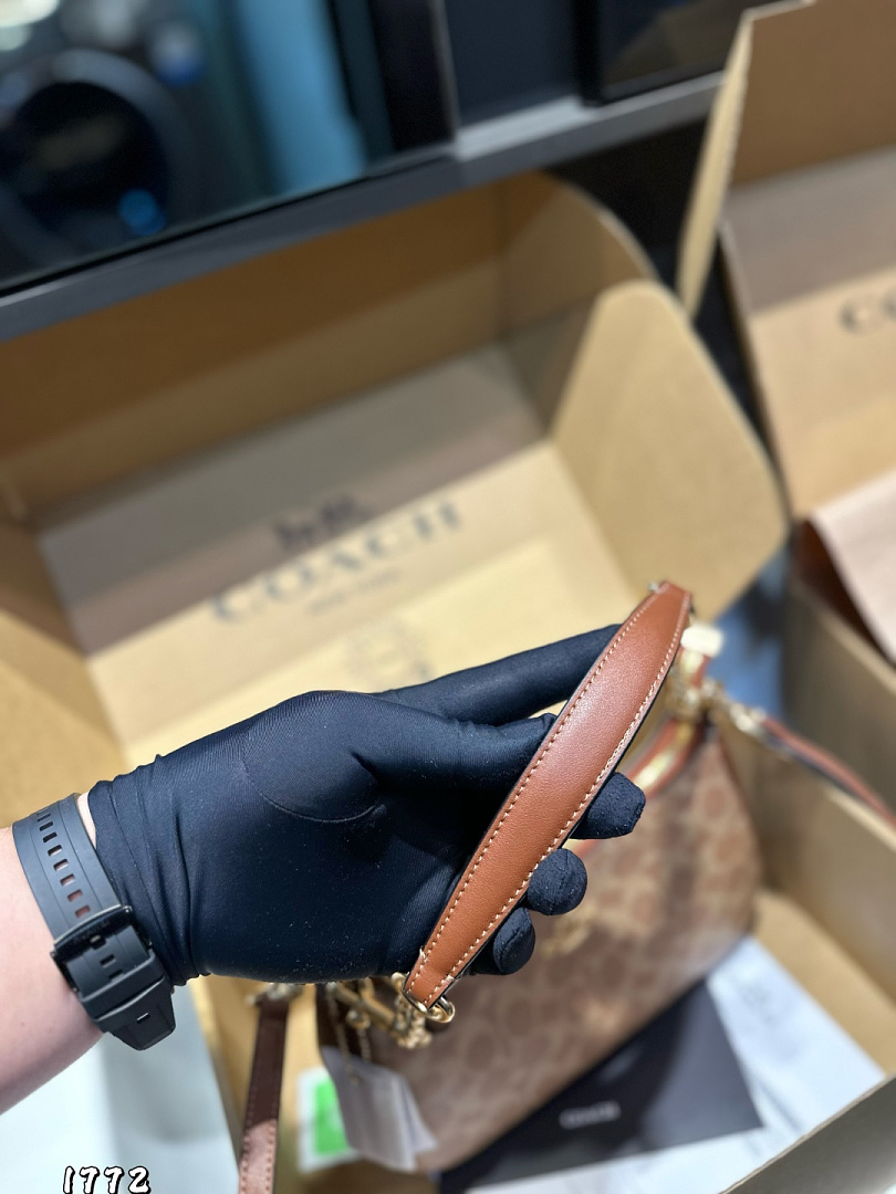 Coach Teri Shoulder Bag · 6317 — תמונה 17