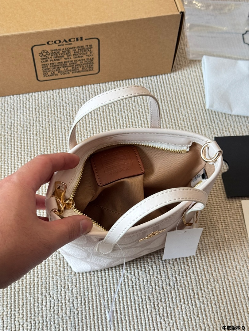 Coach City Mini Tote · 5551 — תמונה 3