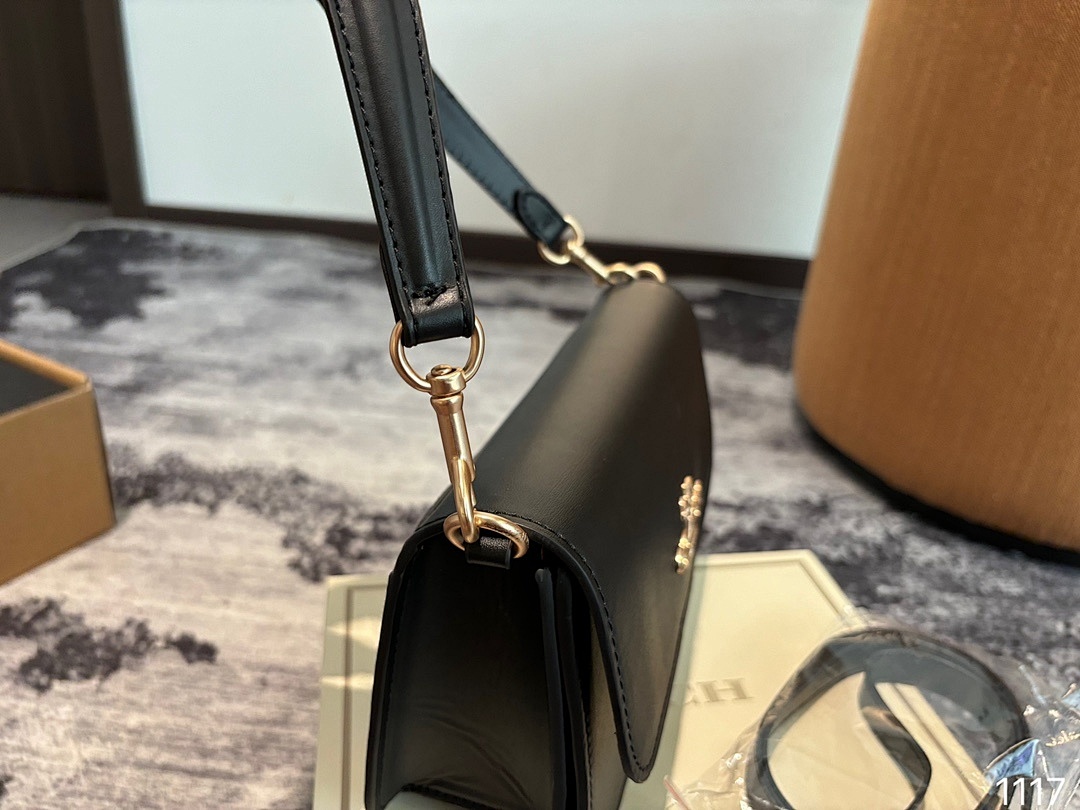 Coach Mini Brynn Crossbody · 5030 — תמונה 10