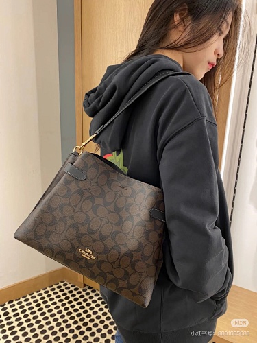 Coach Hanna Shoulder Bag · 4932