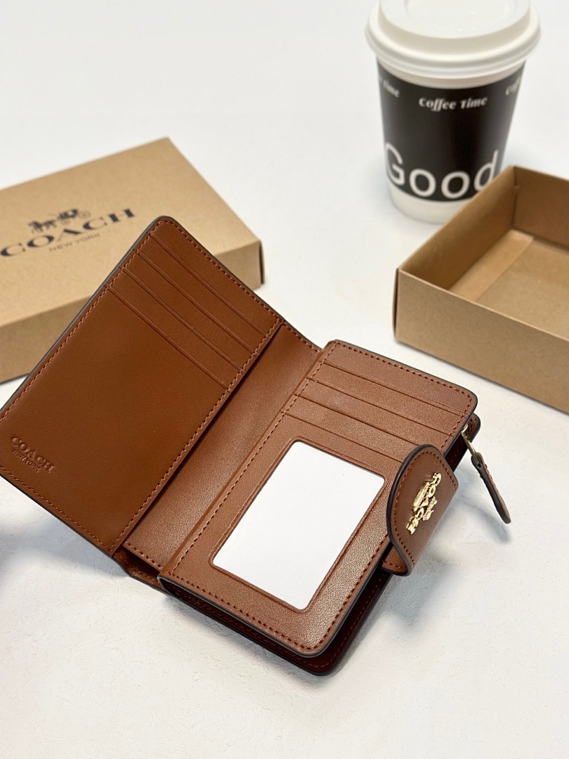 Coach Medium Corner Zip Wallet · 6066 — תמונה 10