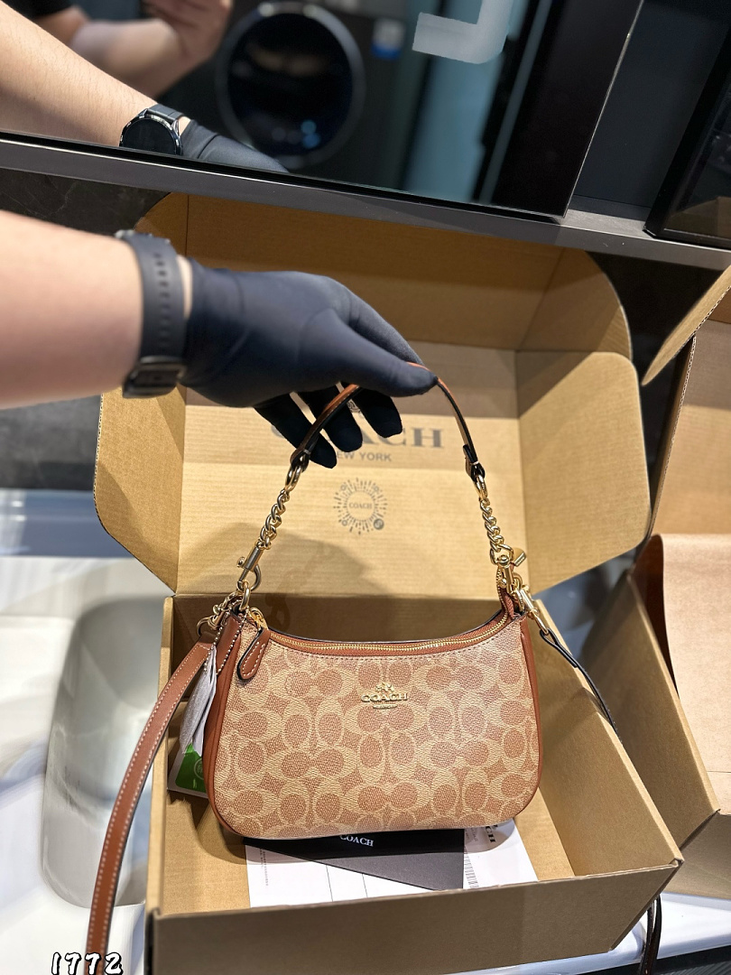 Coach Teri Shoulder Bag · 6317 — תמונה 18