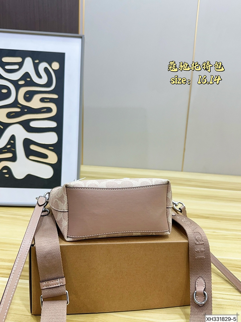 Coach City Mini Tote · 6390 — תמונה 3