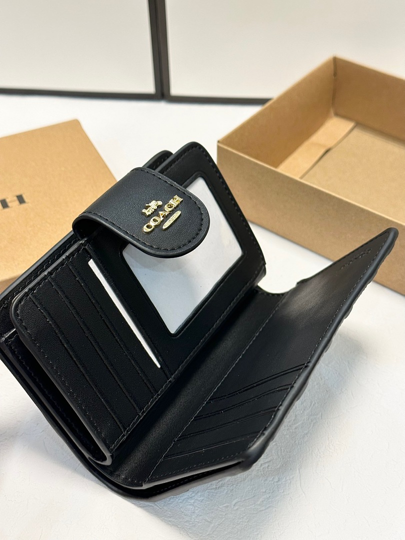Coach Medium Corner Zip Wallet · 6066 — תמונה 17