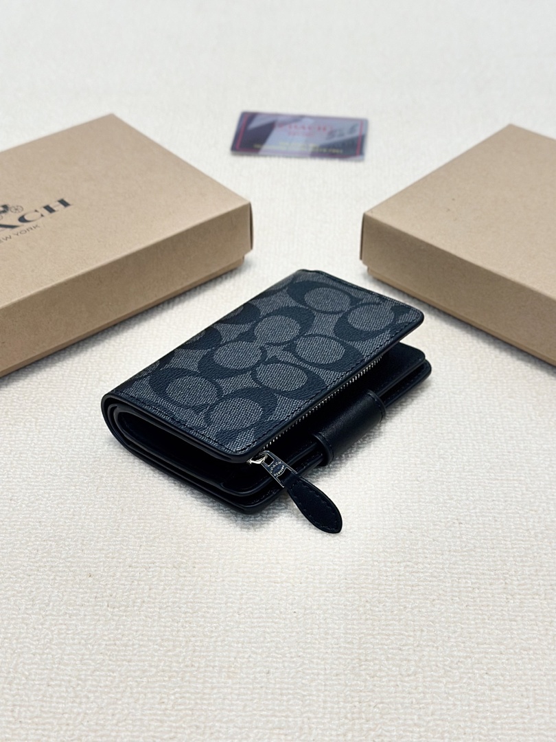 Coach Medium Corner Zip Wallet · 6066 — תמונה 26